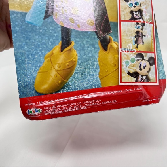 Minnie Mouse Sweet Latte doll - Picture 7 of 7